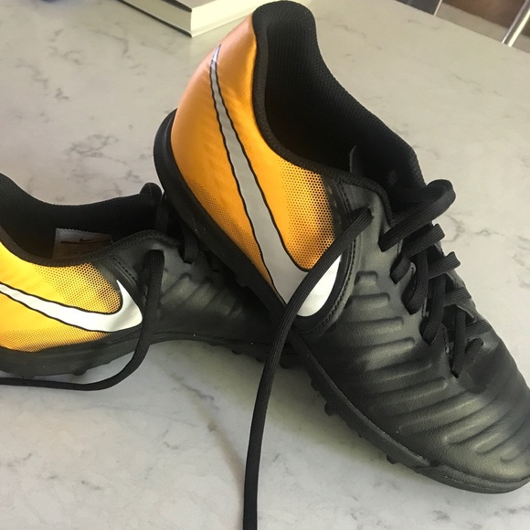 nike women's field hockey cleats